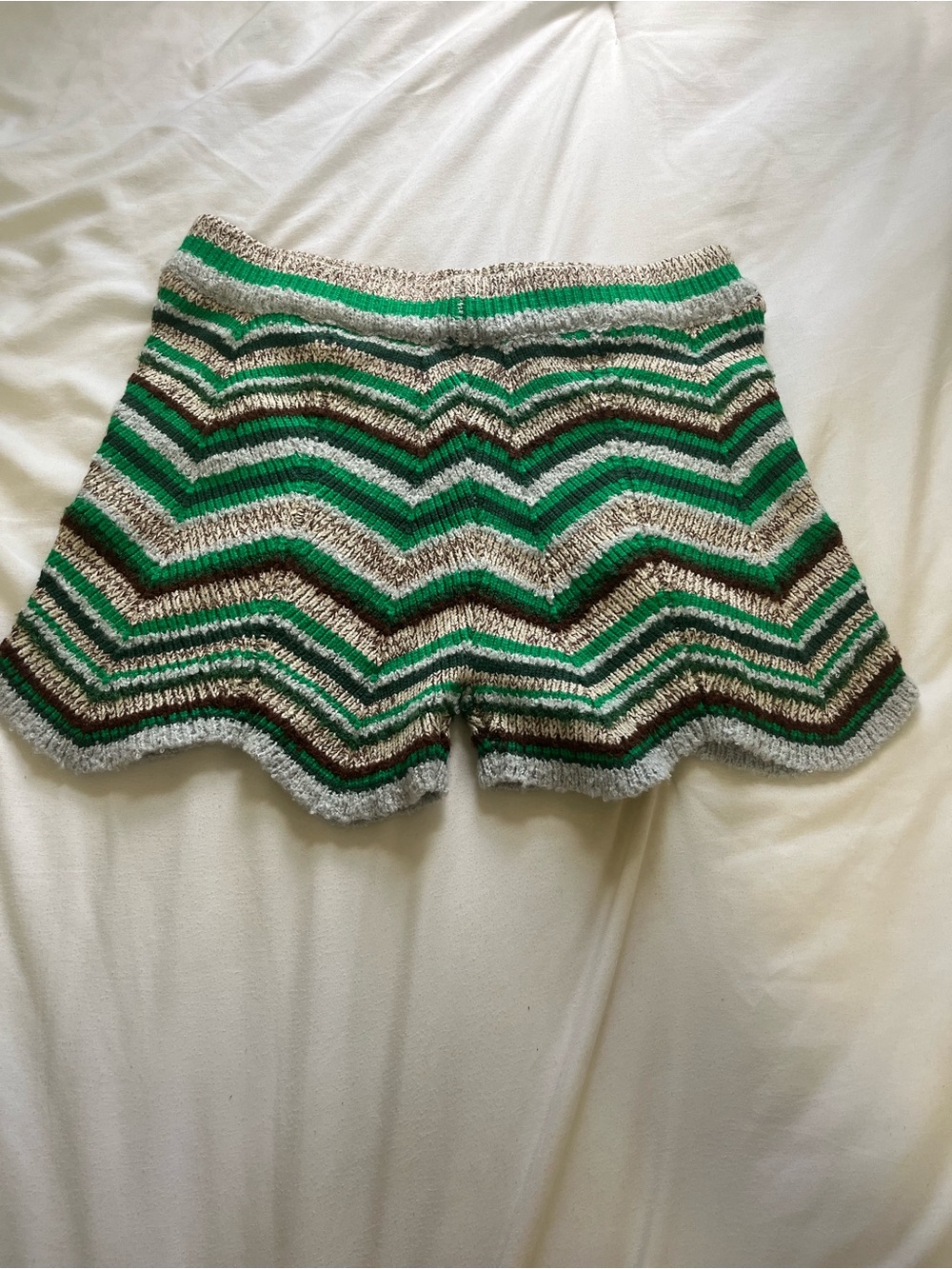 SHEIN Women Green Brown Cream Chevron Knit Scallop-Hem Shorts